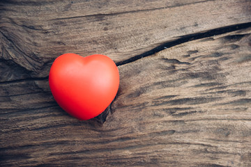 Fototapeta premium Red heart love on wooden background