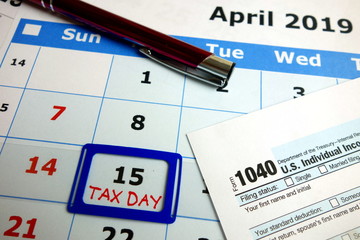 Calendar showing deadline for filing taxes - April 15, 2019