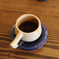 coffee, cup, drink, espresso, cafe, white, black, beverage, brown, hot, breakfast, table, mug, caffeine, saucer, food, aroma, morning, tea, chocolate, wood, break, closeup, porcelain, isolated