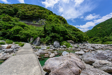 Fototapeta na wymiar 写真素材：日本、沈下橋、田舎、川