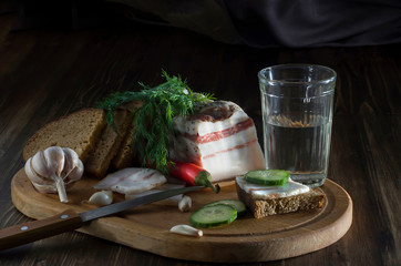 сало с водкой и перцем