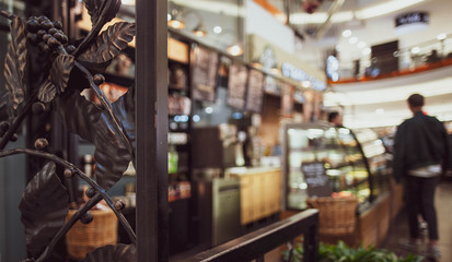 Obraz premium Background cafe, counter and customers in line, blurred