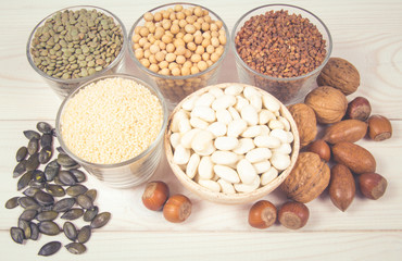 Food products containing protein of vegetable origin.