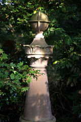 Schöne alte Grabsäule