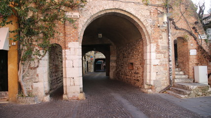 Antica porta di attraversamento del paese di Sirmione del Garda