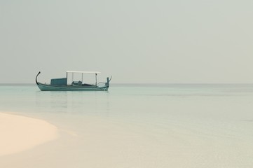 Fototapeta premium Isolated traditional maldivian boat called 