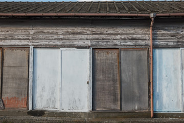 Fototapeta na wymiar 古い小屋の扉　Door of the old hut