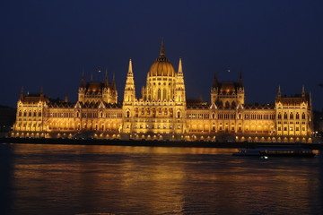 Fototapeta na wymiar Budapest, hungarian parliament