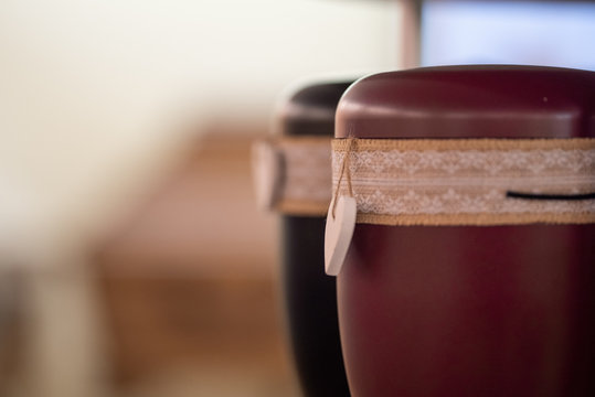 Detailaufnahme Urne bei Bestatter