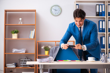 Employee stealing important information in industrial espionage 