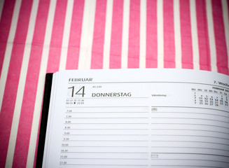 14 Februar Valentinstag auf kalender, top view