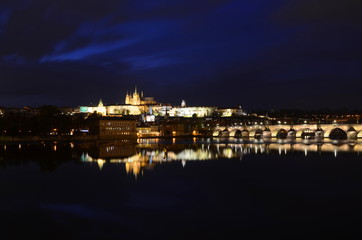 Obraz premium Charles Bridge in Prague by night