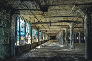 Binnenaanzicht van de verlaten Fisher Body Plant-fabriek in Detroit. De fabriek is sindsdien verlaten en leeg.