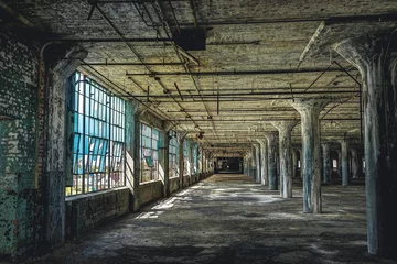 Foto auf Acrylglas Alte verlassene Gebäude Innenansicht der verlassenen Fisher Body Plant Fabrik in Detroit. Das Werk ist seitdem verlassen und leer.