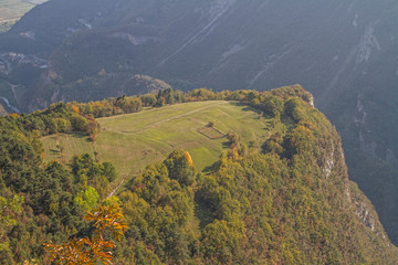 Hoch über der Sarcaschlucht