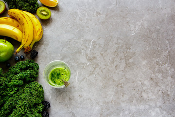 Making green smoothie