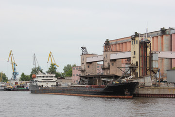 Parking of ships in the port of the city