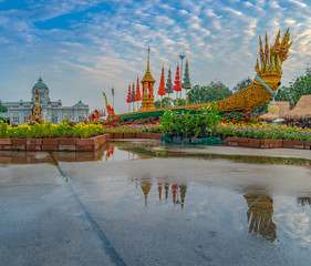 Obraz premium The Suphan Swan Royal Throne Hall is displayed on the equestrian courtyard inside .Un Ai Rak Khlai Khwam Nao festival in Bangkok