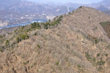 仏果山山頂より高取山を望む