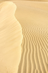 Hohe Düne mit Verwehungen im Sand