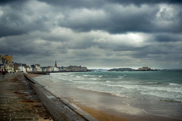 Fototapeta na wymiar Saint Malo - En attendant la tempête