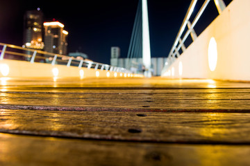 Puente en puerto madero en la noche