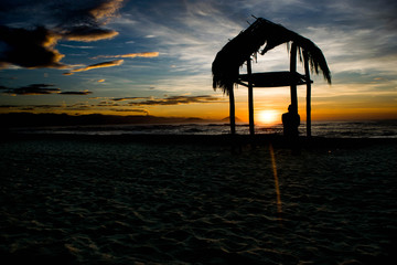 siluetas al amanecer en chacahua