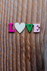 Carte d'amour, love et coeur en bois