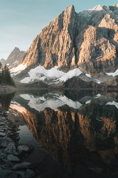 The Rockwall reflected in Floe Lake