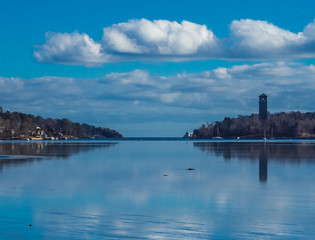 Naklejka premium Mouth of the harbour, clouds.