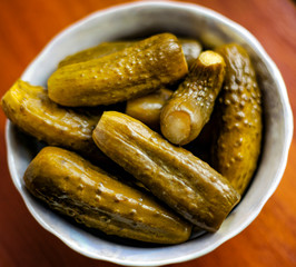 pickled cucumbers,pickled baby cucumbers