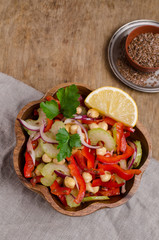 Raw vegetable salad with chickpeas