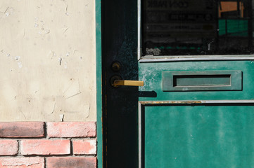 緑色の古いドア