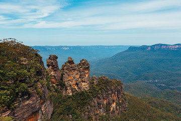 Fototapeta na wymiar The Three Sisters from Echo Point in the Blue Mountains National Park at Sunset.