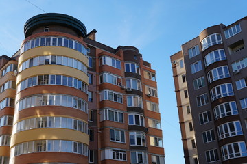 Fototapeta premium Modern condominium building real etate in city with blue sky