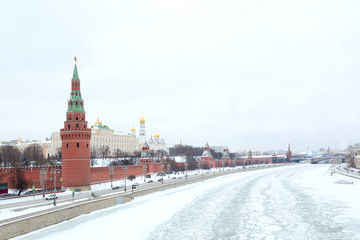 Fototapeta na wymiar Moscow winter snowy cityscape. View of the Kremlin with the Moscow River in winter.