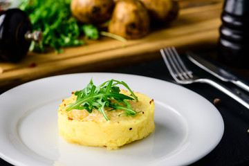 mashed potatoes with green salad