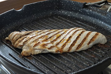 bistecca di pollo sopra griglia