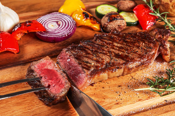 厚切り炭火焼ステーキ　Thick slice grilled steak