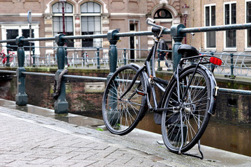 Fototapeta na wymiar Bicycle parked on the sidewalk