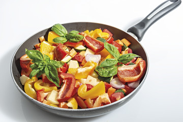 peperonata in padella prima della cottura