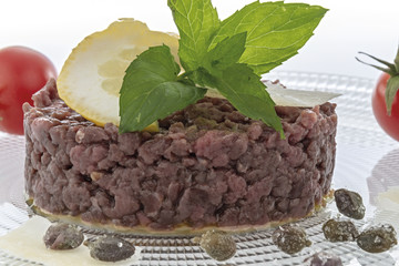 Tartare di carne condita semplice