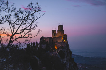 Obraz premium panoramic view of ancient medieval San Marino fortress on a winter sunset with few clouds