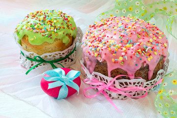 Easter cakes and painted egg