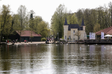 inselschl&ouml;sschen am hariksee
