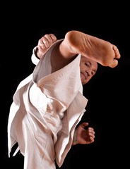 Patada de un maestro de karate