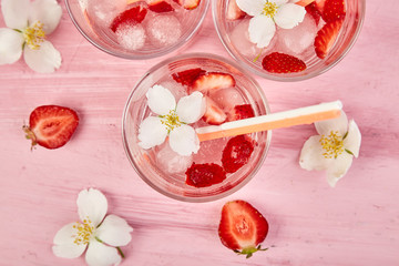 Obraz na płótnie Canvas Strawberry detox water with jasmine flower. Summer iced drink