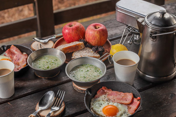 アウトドア料理　Outdoor lunch at the cottage