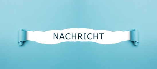 Nachricht auf gerissenen Papier