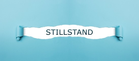 Stillstand auf gerissenen Papier